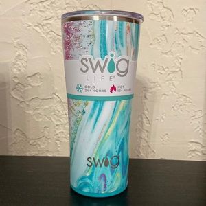 Brand new 22 oz Swig stainless steel insulated tumbler